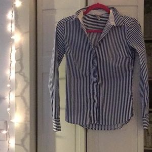 Womens H&M button up with slight v-neck